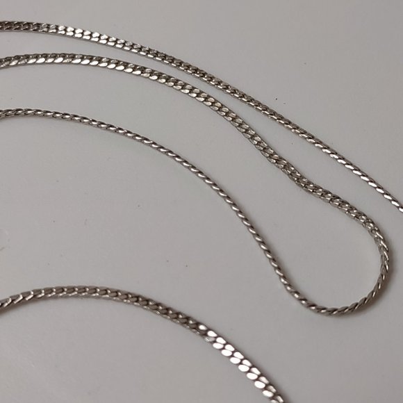 Pretty 21 Inch Calla Lily Necklace - Picture 7 of 9